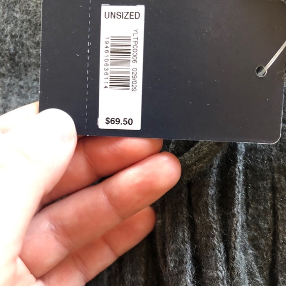 Grey blanket scarf - Picture 3 of 3